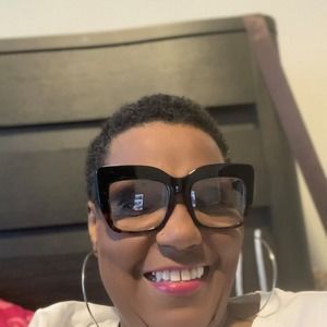 Meet your Posher, Yvette